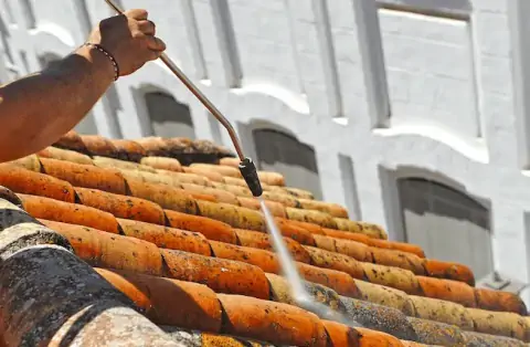 Nettoyage de toitures - Les Aspres